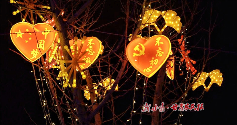 各式各样的彩灯装扮了夜空.jpg