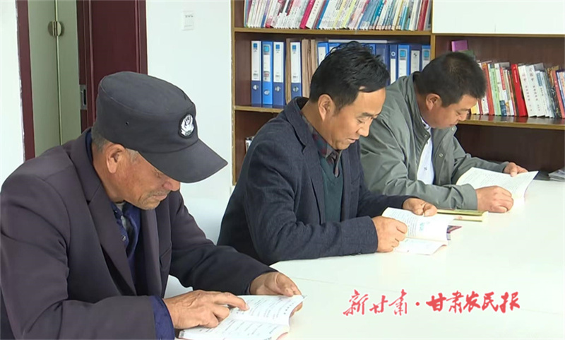 村民阅读.jpg