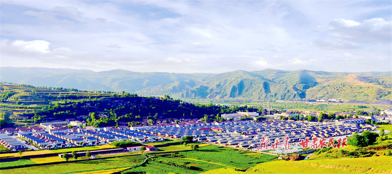 华亭市策底镇新农村  华亭市委宣传部供图.jpg