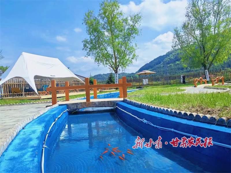 华亭市关山露营地.jpg
