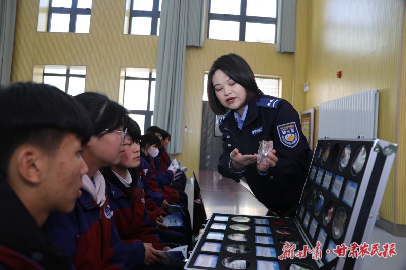 439673ad53f887052bf4f9eaa476a770