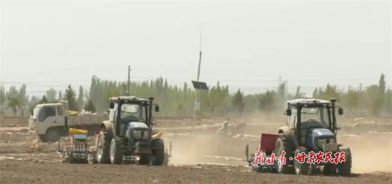 肃州：无人驾驶助力制种玉米播种 为智慧农业注入&ldquo;加速剂&rdquo;