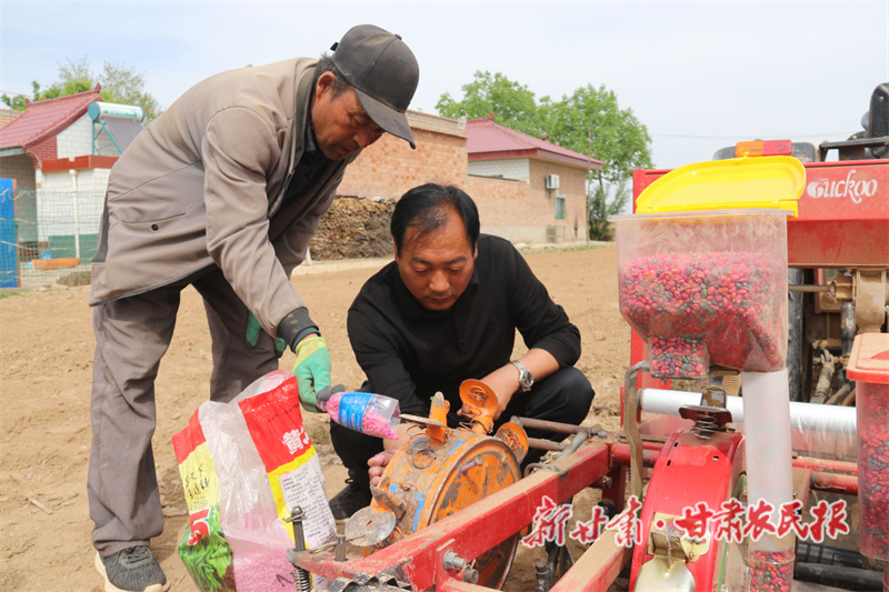 李强：巧改农机&ldquo;慧&rdquo;种地