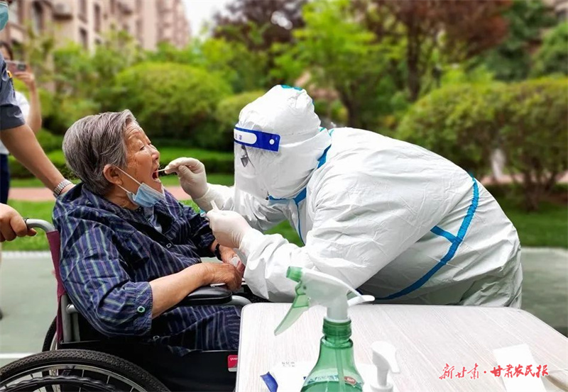 ​麦积区开展核酸检测采样工作