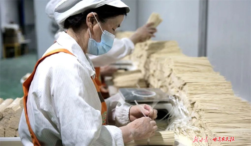 麦积区石佛镇：帮扶小车间 拓宽致富路