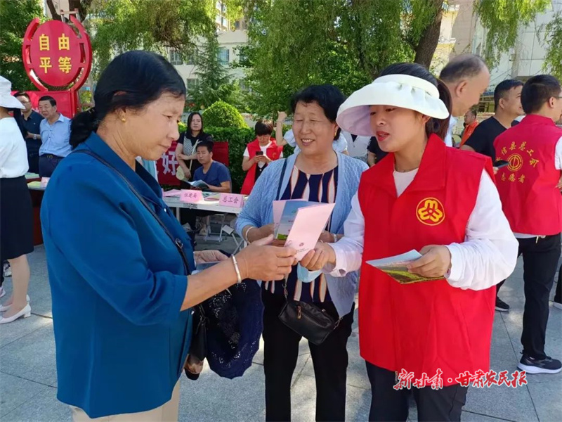 崇信：一抹&ldquo;志愿红&rdquo; 温暖一座城