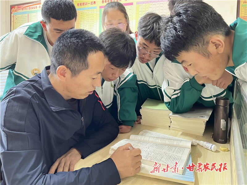 静宁：言传身教当好学生的引路人