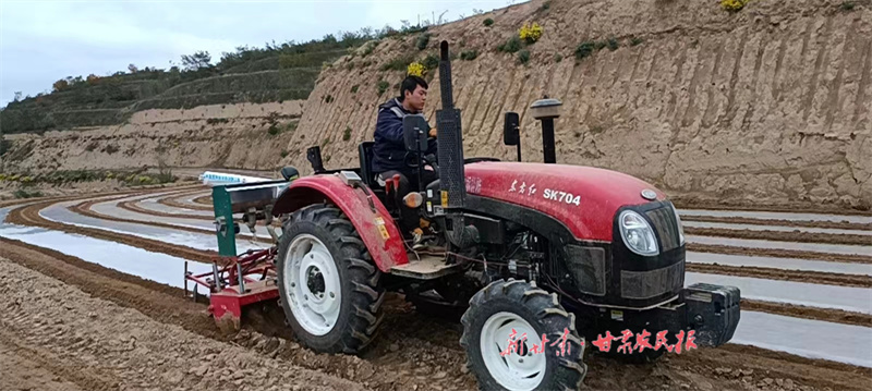 静宁：深秋覆膜保障春播墒情