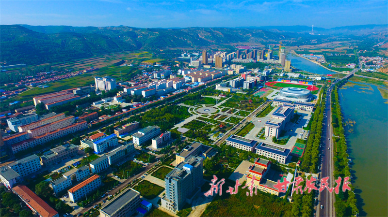 崇信：山青水碧入画图