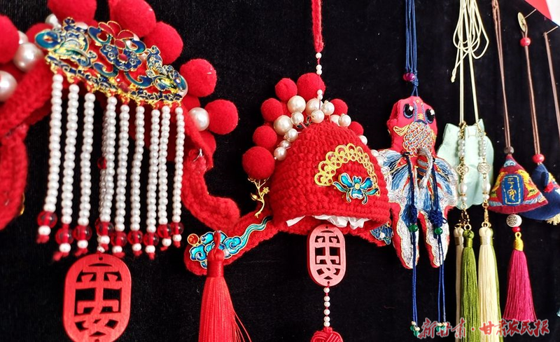 麦积区麦积镇卧虎村:冬日农闲刺绣忙 指尖技艺助增收