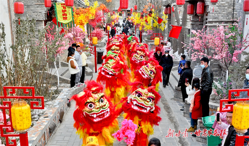 社火展演闹新春