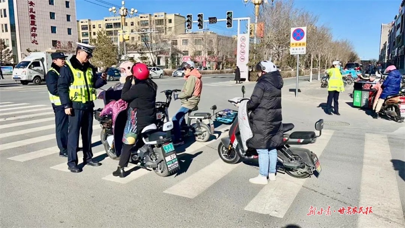 民乐县公安局交警大队持续开展非机动车交通违法行为集中整治行动