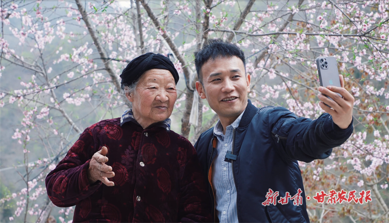 敬必果：定格微笑的“金苹果”
