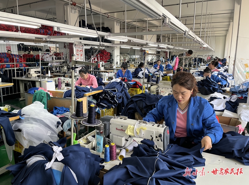 静宁：就业车间生产忙 托起群众“致富梦”
