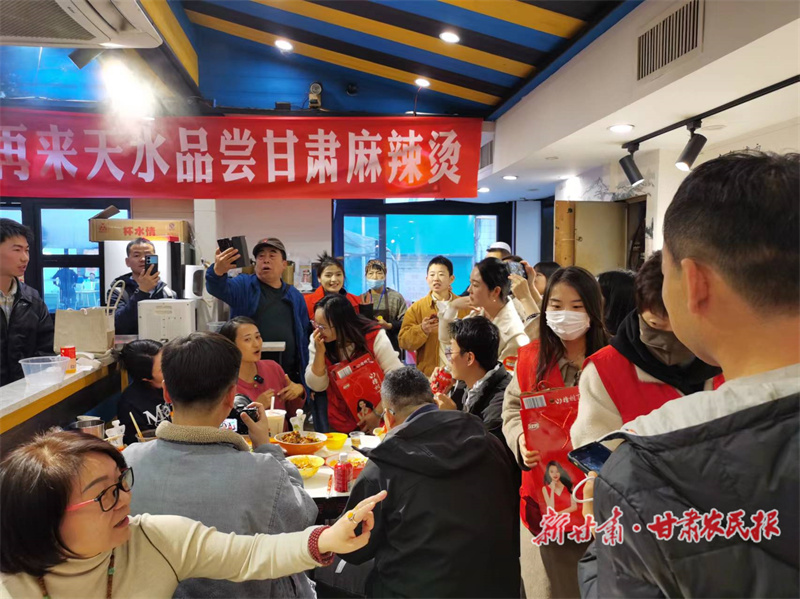 热闹的天水麻辣烫店