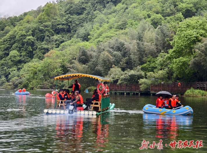 康县阳坝镇：近悦远来 4万余游客打卡梅园沟