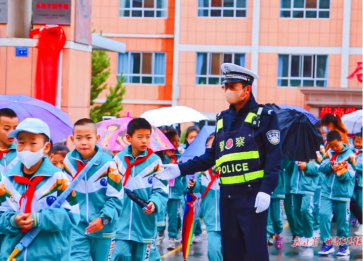 民乐：站好暖心“护学岗”一路守望伴“童”行