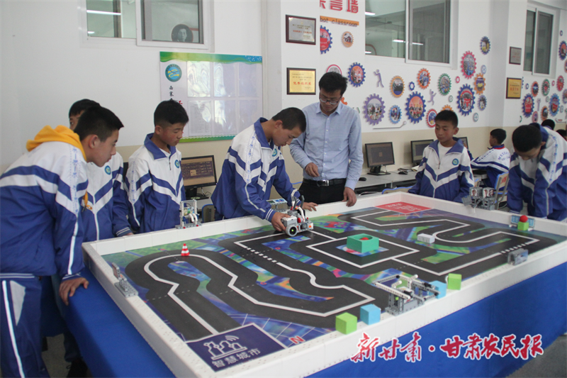 小学生上技能课