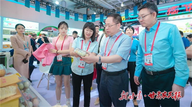 【聚焦第三十届兰洽会】“甘味”“馆”够　甘肃供销兰洽会上秀宝藏