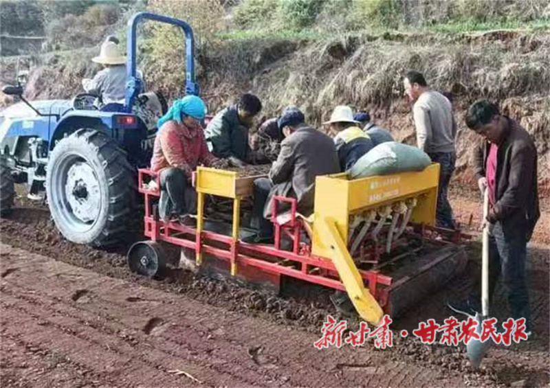 渭源县庆坪镇：机械化作业优服务 农业生产提效能