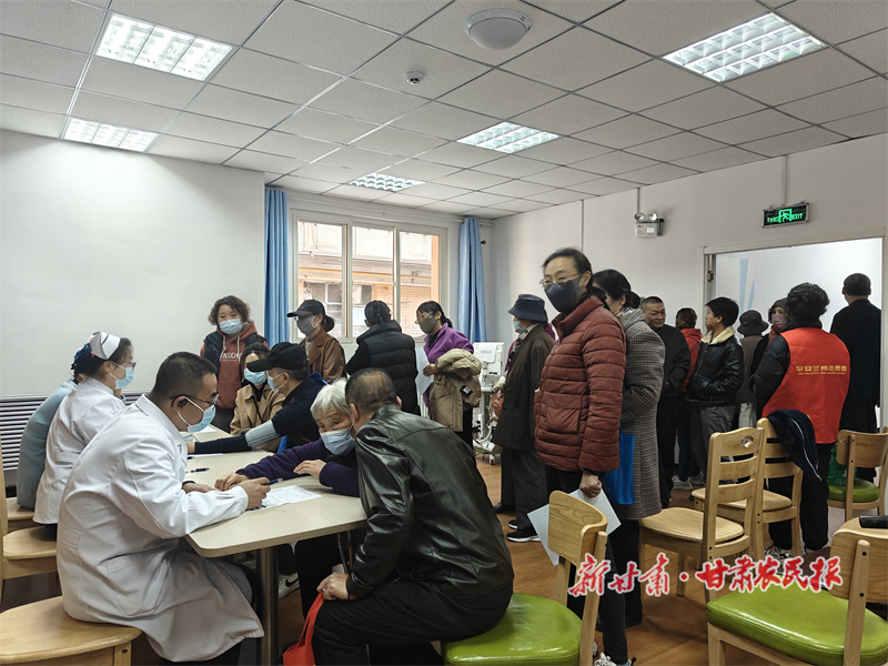 西固:“长者食堂”在门口 便民义诊暖人心