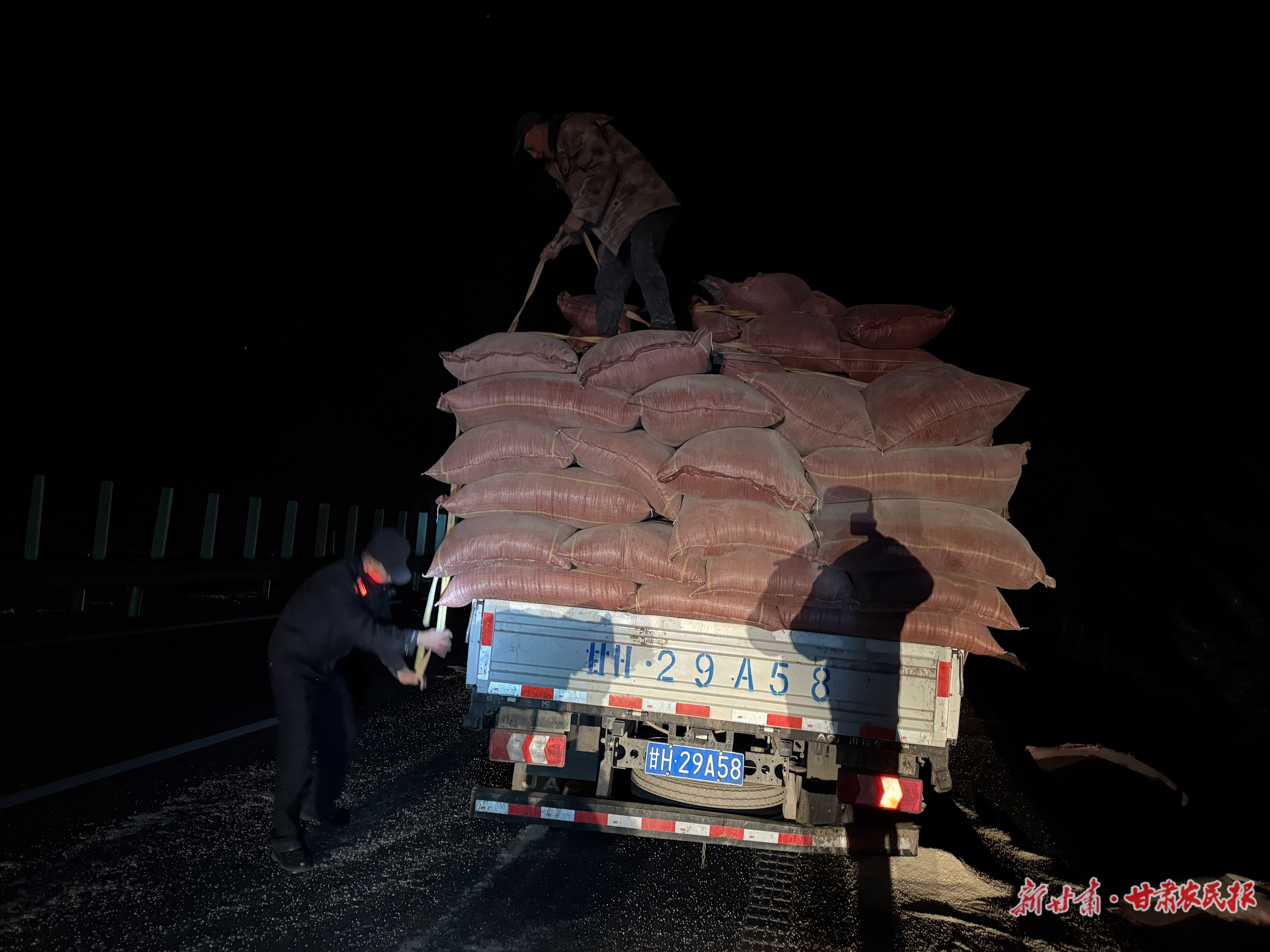 民乐公安：深夜救援 寒风暖民心