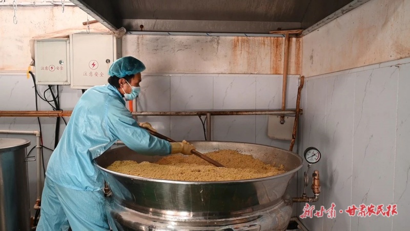 马建强和糖瓜拉拉扯扯有故事