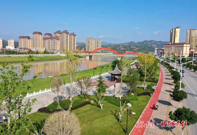 成县：一城文明风 处处幸福景