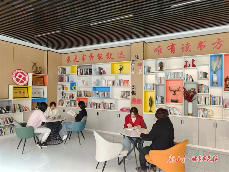 【文化墙】华亭市：“农家书屋”群众家门口的“精神粮仓”