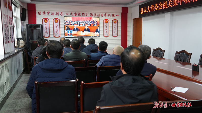 省政府外事办举办“志愿学雷锋 保护母亲河”主题党日活动