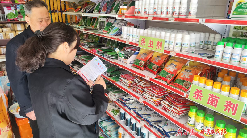 崆峒区：守好“农资门” 护好“春耕田”