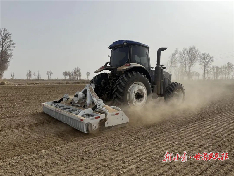 民勤：机械化奏响田野“奋进曲”
