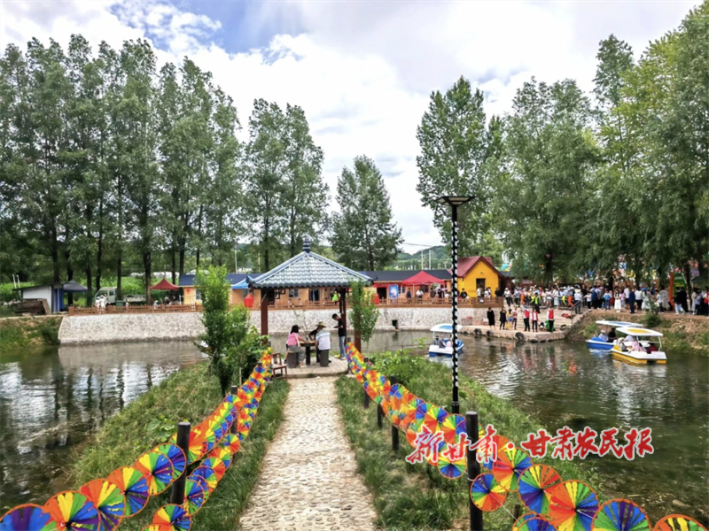 华亭：种花种草扮家园 家美景美日子甜