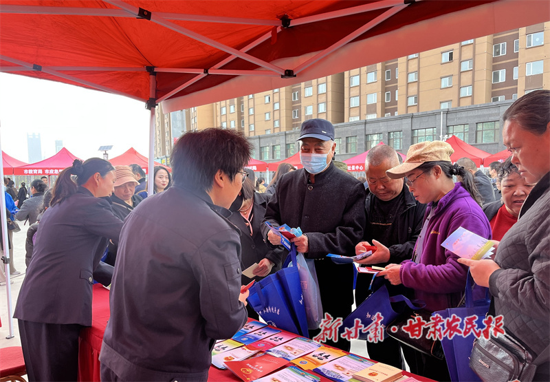 秦州区：巧搭劳务输转桥梁 助力稳就业促增收