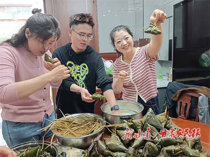 秦州区：&ldquo;端午味道&rdquo;香飘社区
