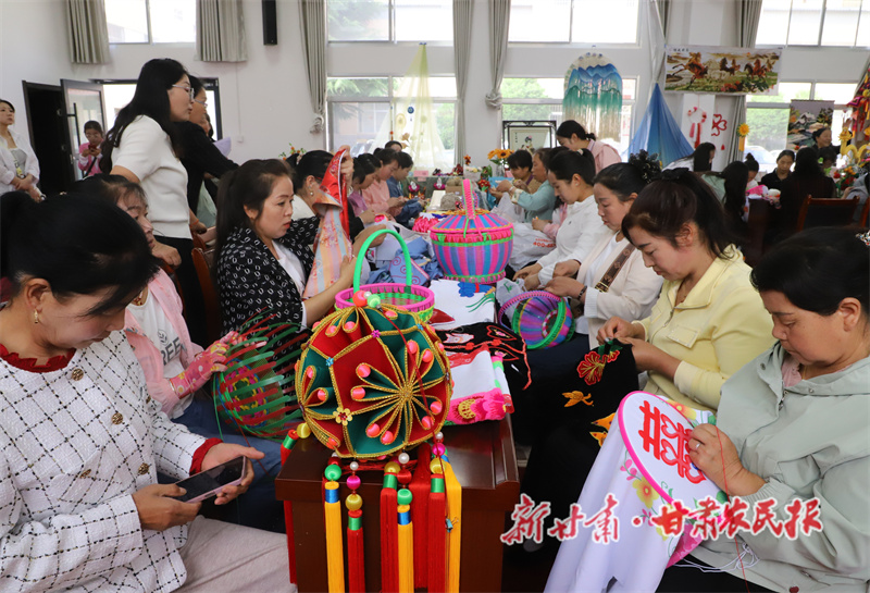 “指”点振兴路——清水县举办妇女手工编织暨轩辕文创产品创意大赛侧记