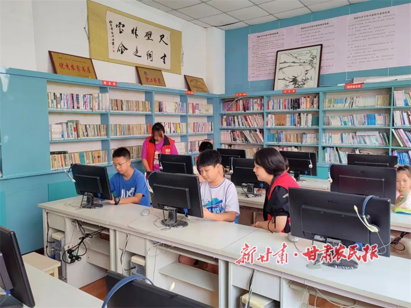 华亭：农家书屋点亮阅读之光