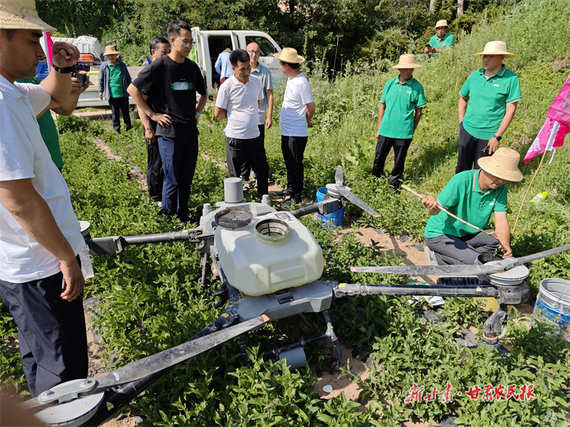 临夏州开展无人机喷施水溶肥专题培训