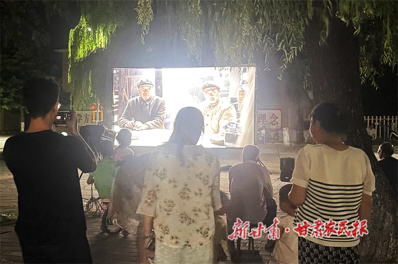 清水县：公益电影点亮群众夏夜时光