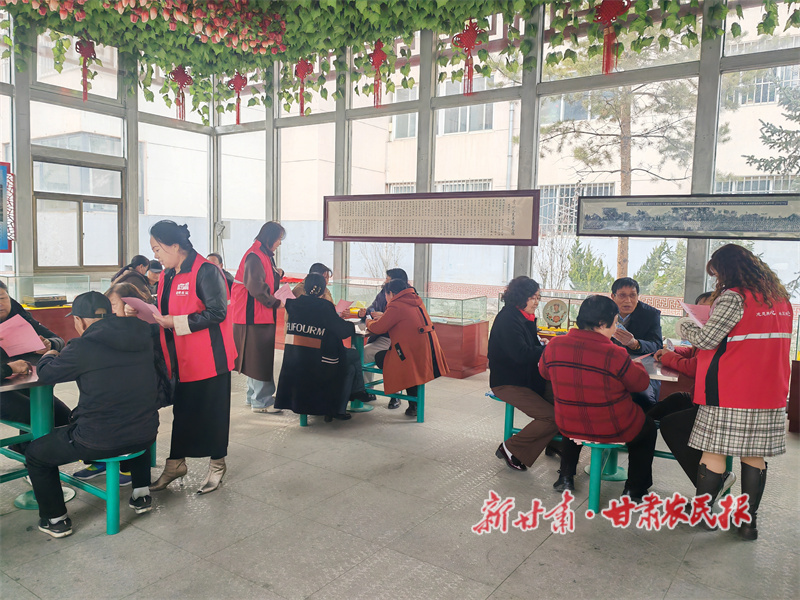 华亭：“红蓝”携手 共筑家门口“幸福圈”