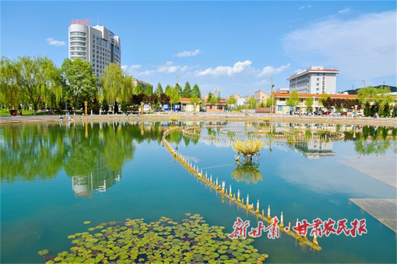 华亭：煤城蝶变绽新颜 文明新风润心田