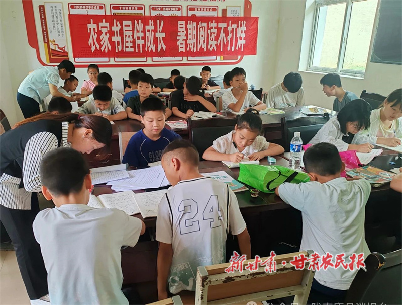 康县：多地农家书屋打造乡村文化新阵地 点亮少年儿童暑期生活