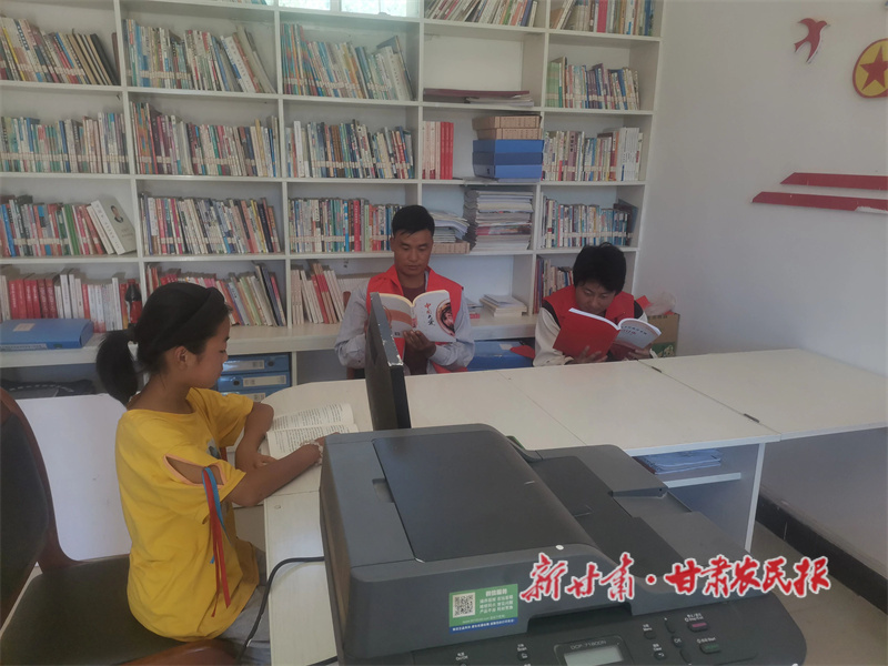 渭源县：农家书屋托举起少年儿童缤纷假期
