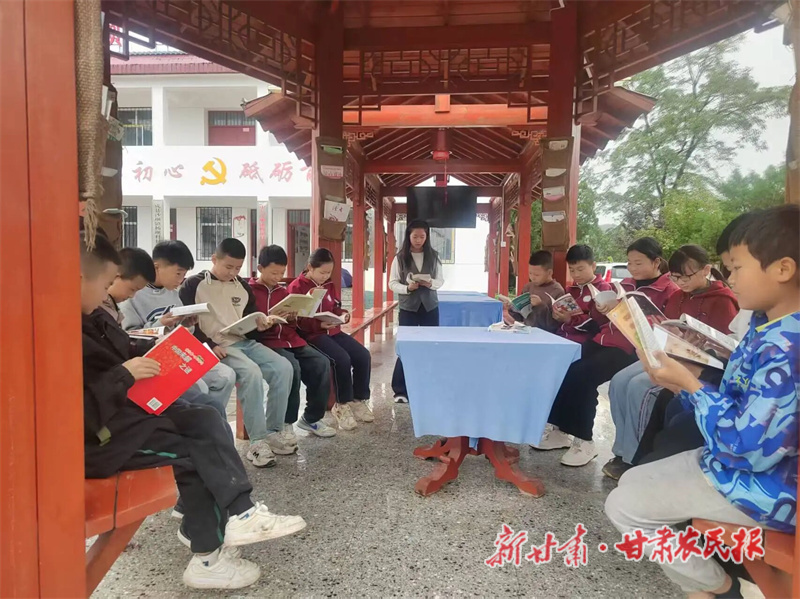 成县:农家书屋变身“第二课堂”