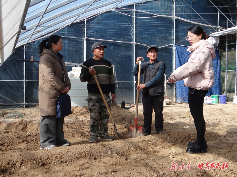 工作人员了解有关情况