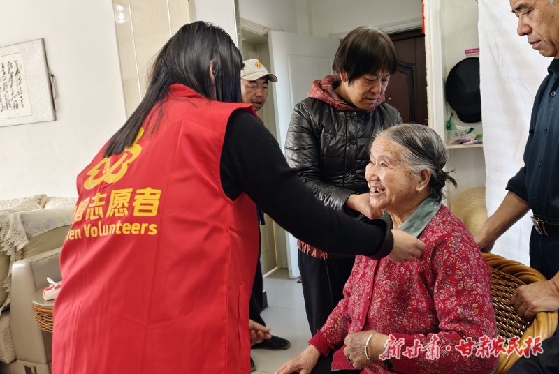 省妇联开展&ldquo;情暖金婚&rdquo;巾帼志愿服务行动
