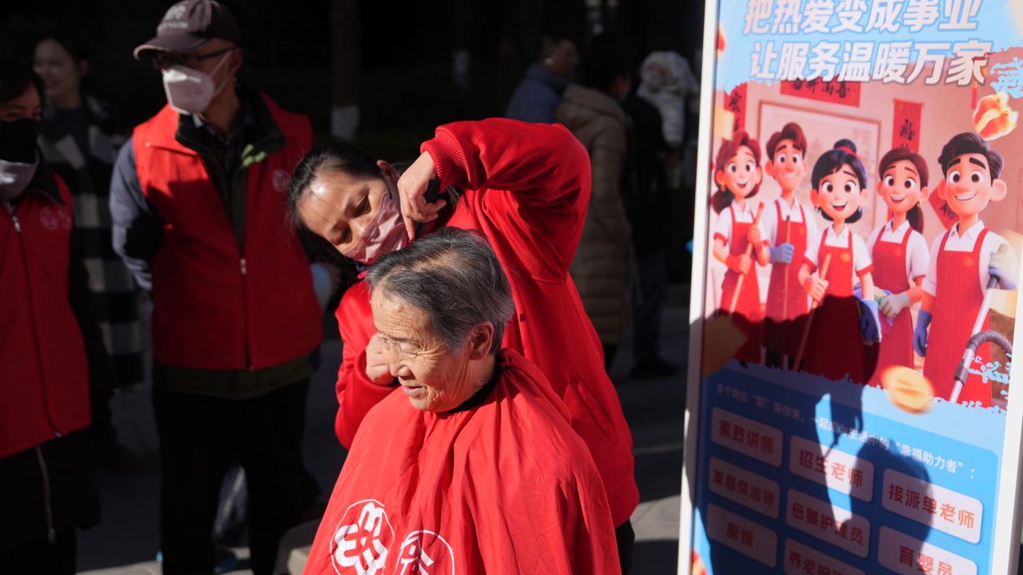 甘肃省巾帼家政服务大集开进社区