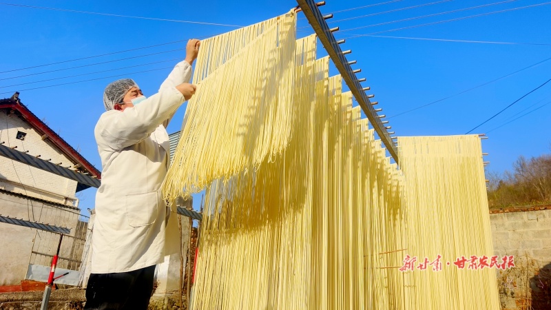晾晒手工挂面