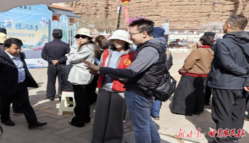东乡：志愿力量&ldquo;添彩&rdquo;杏花旅游活动