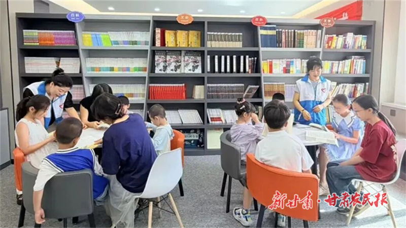 西和县：青春伴读暖童心 学子返乡润书香